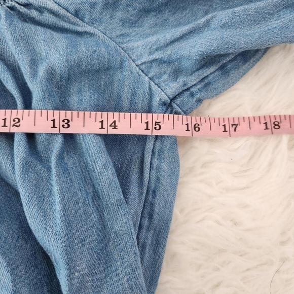 Old Navy Scoop-Neck Smocked Chambray Blouse. Size Small Tall. New. - Picture 4 of 8